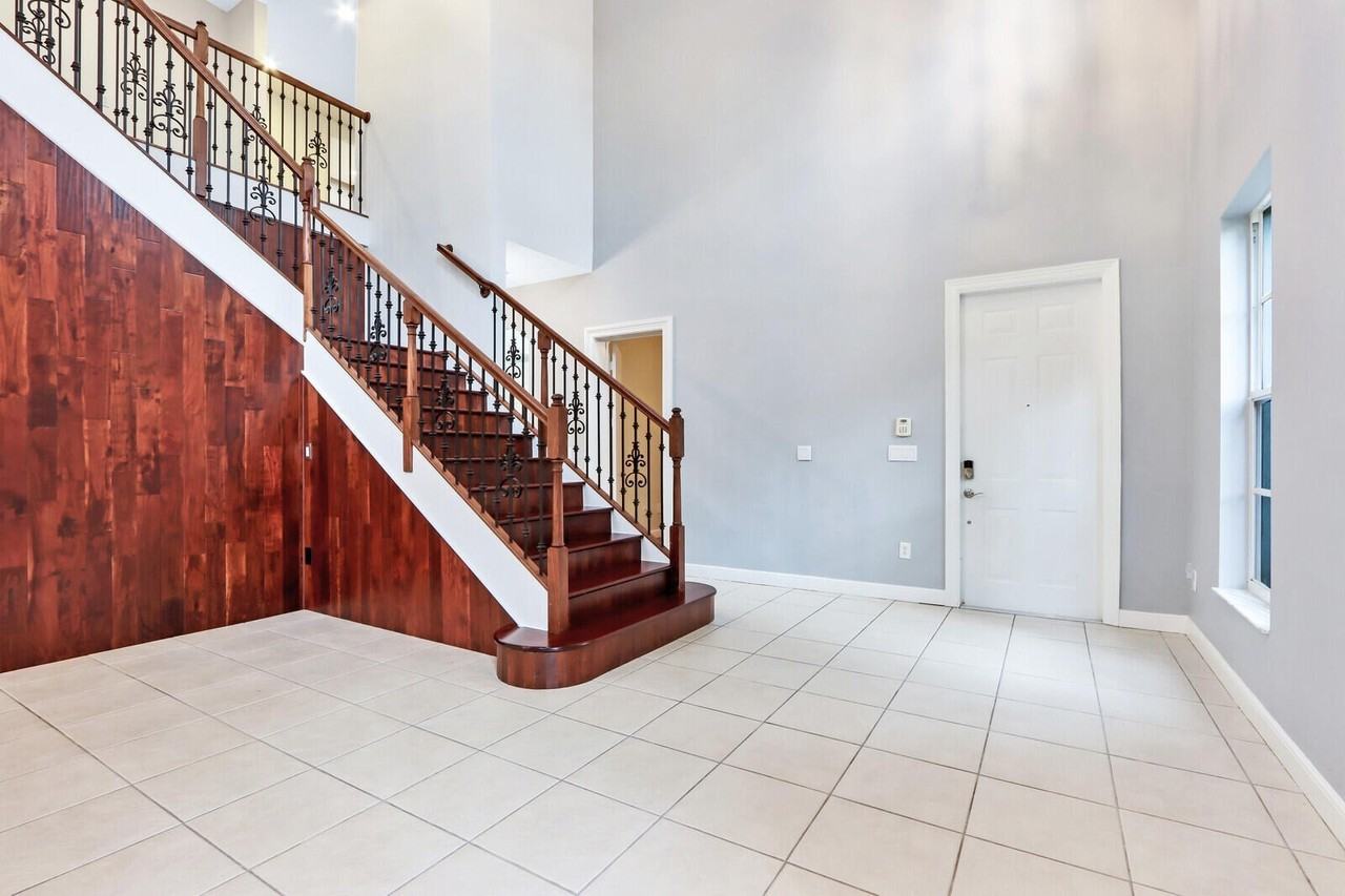 1904 Flower Dr - Photo 4 of 48