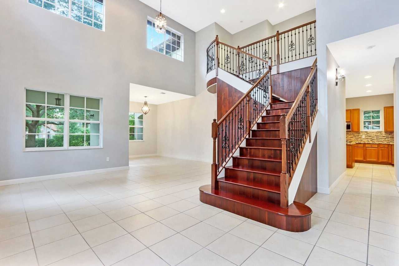 1904 Flower Dr - Photo 5 of 48