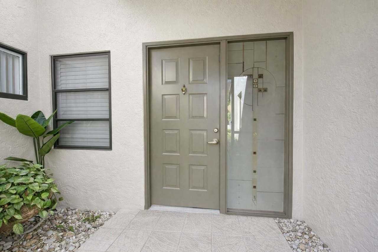 8146 Windgate Dr - Photo 4 of 24