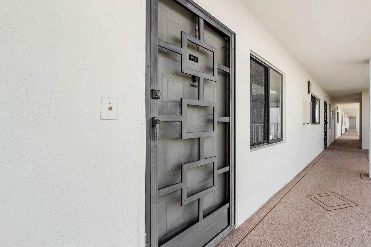 7310 Ashford Pl - Photo 4 of 42