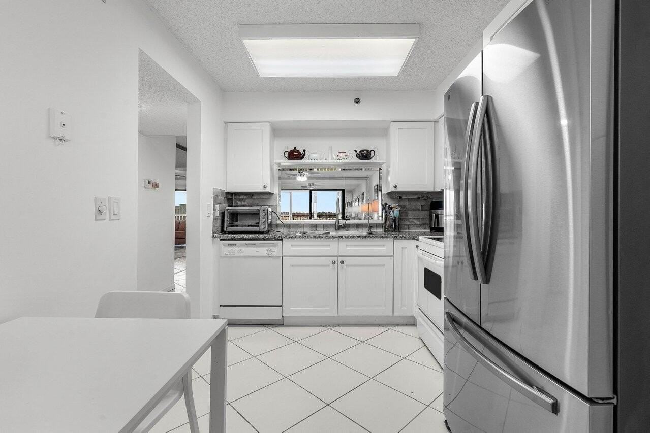 7310 Ashford Pl - Photo 7 of 42