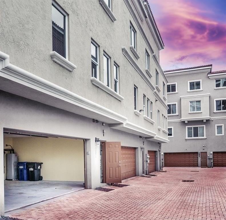 3035 Riomar St - Photo 6 of 27