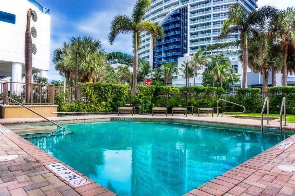 3035 Riomar St - Photo 7 of 27