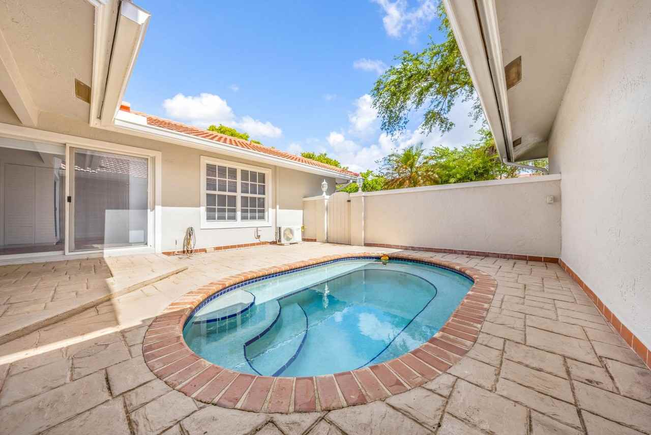 4106 Carriage Dr #C2 - Photo 4 of 50