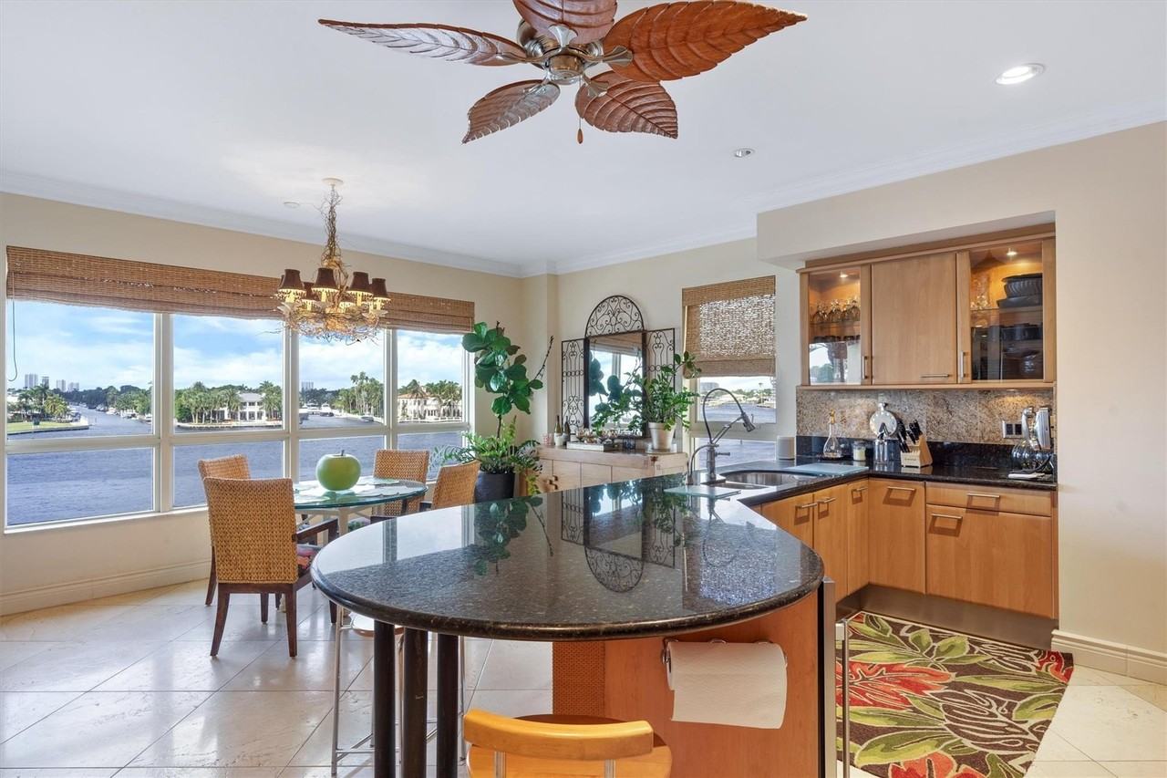 209 N Birch Rd #401 - Photo 4 of 40