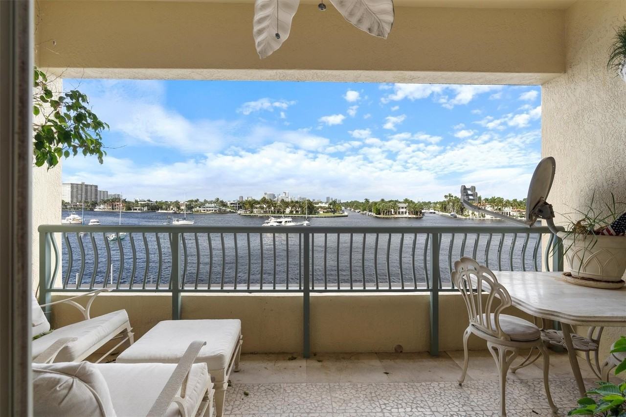 209 N Birch Rd #401 - Photo 5 of 40