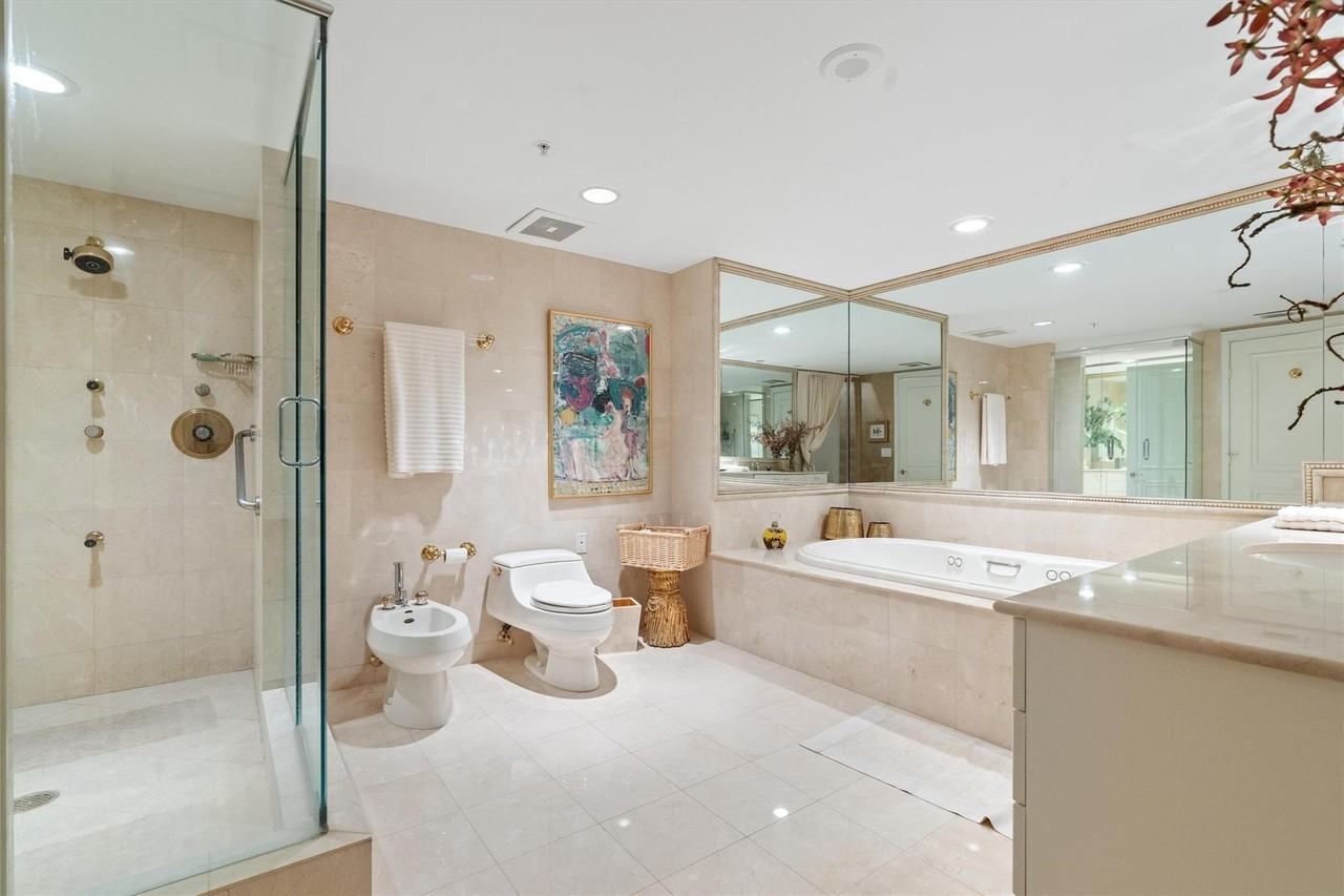 209 N Birch Rd #401 - Photo 7 of 40