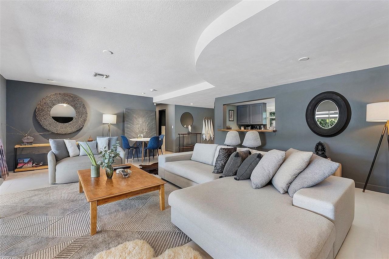 5260 Ne 17th Ter - Photo 2 of 16