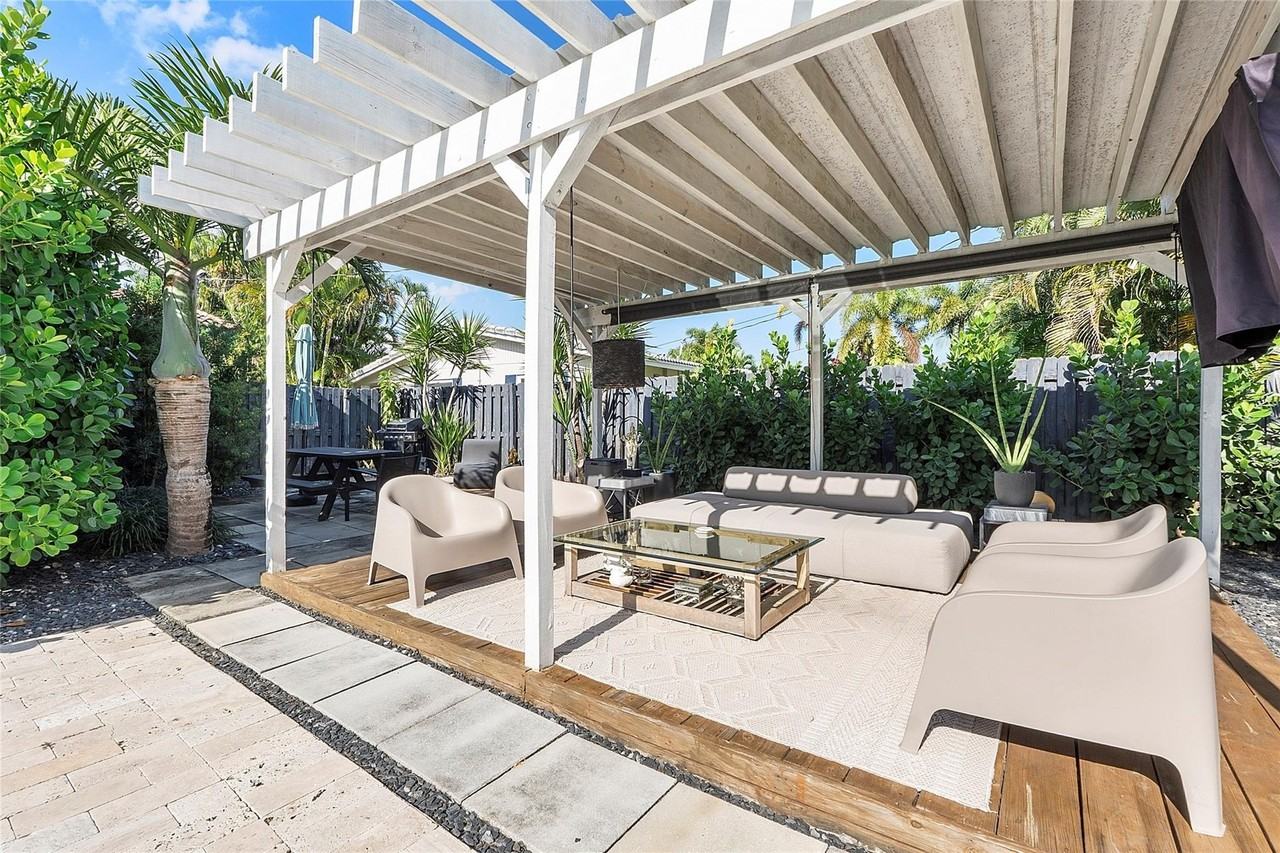 5260 Ne 17th Ter - Photo 3 of 16