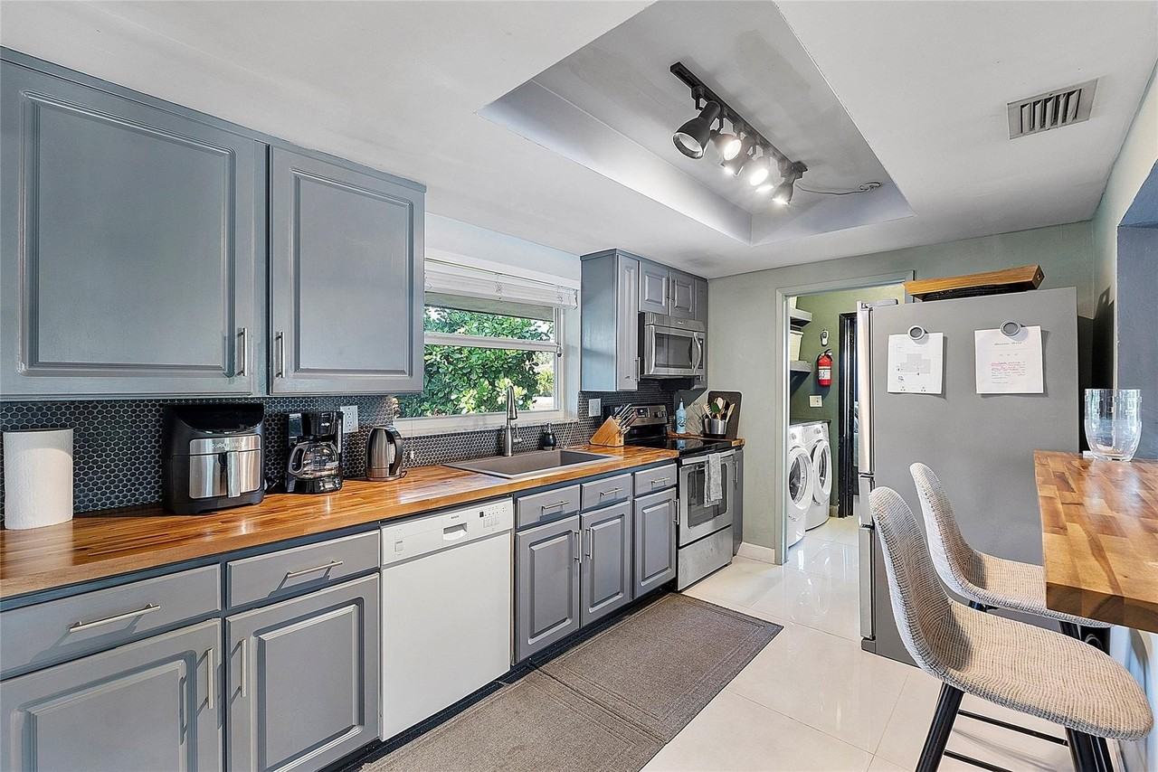 5260 Ne 17th Ter - Photo 7 of 16