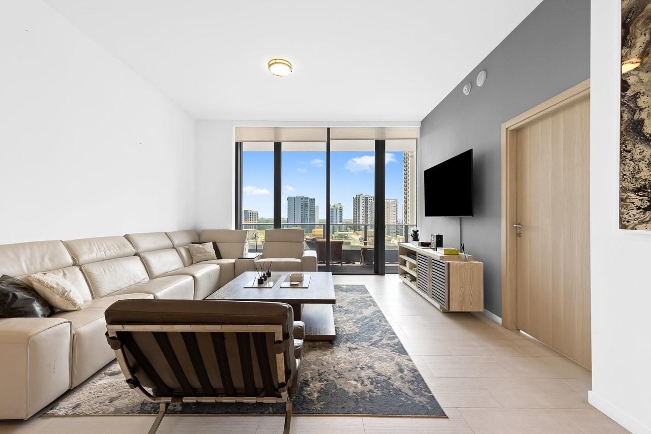 1000 Brickell Plz #1810