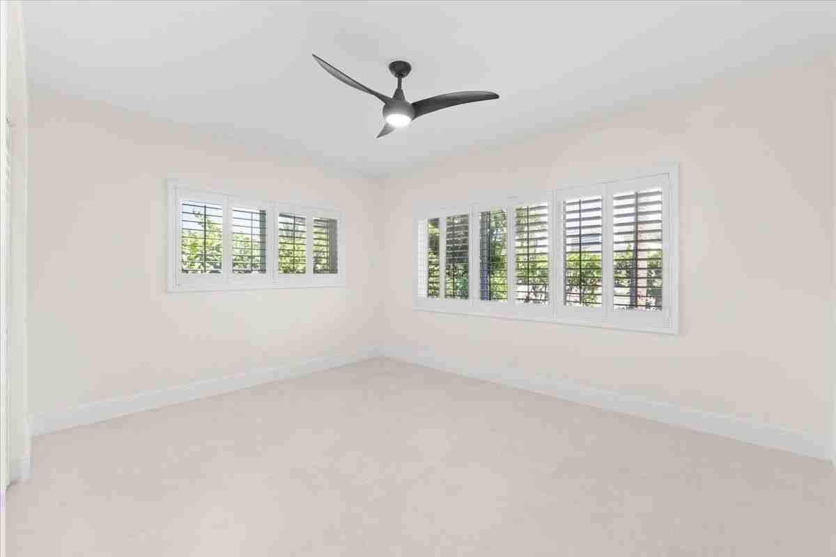 1635 Seabreeze Blvd - Photo 7 of 27