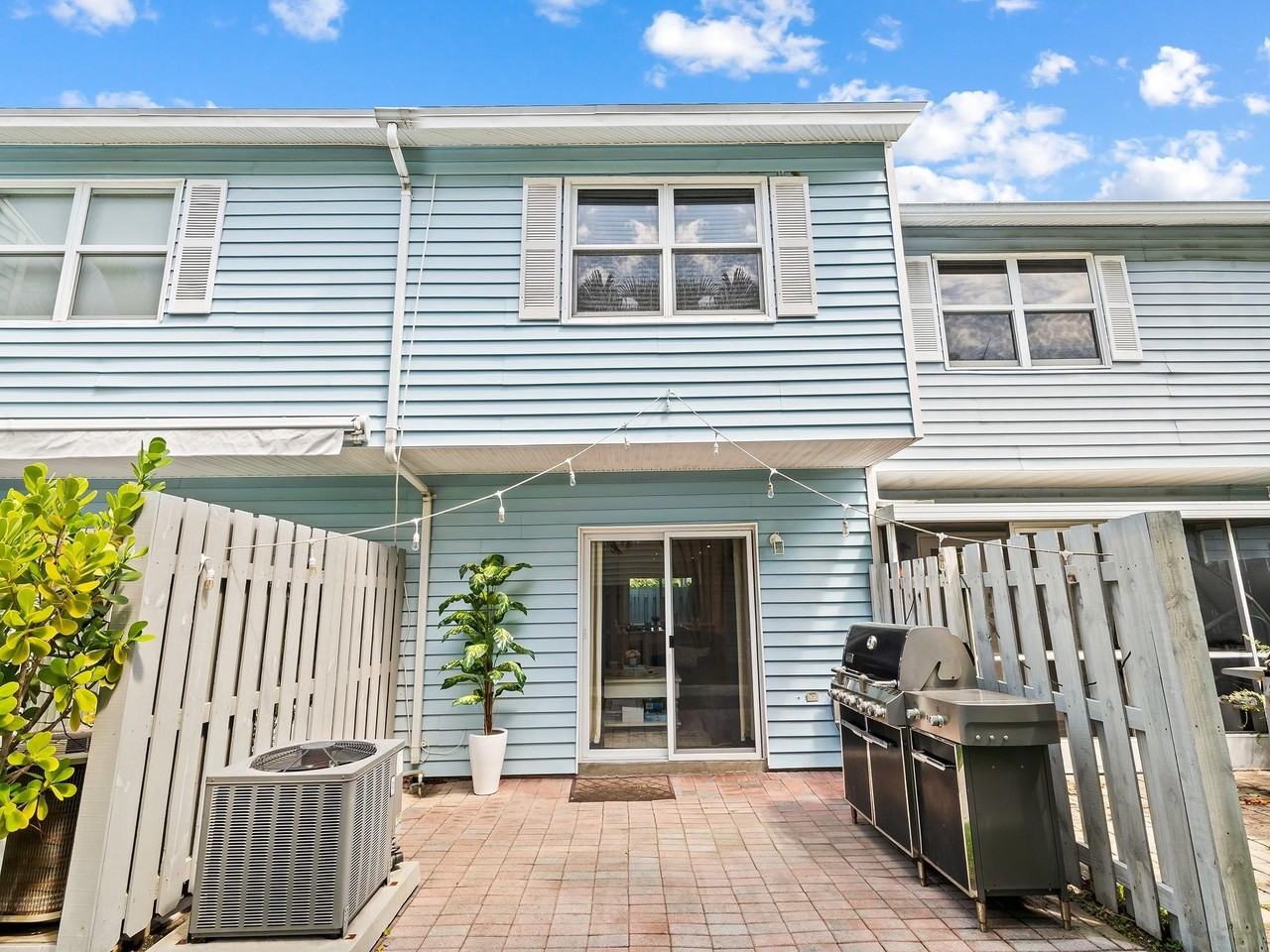 1989 Ne 15th Ave #1989 - Photo 2 of 25