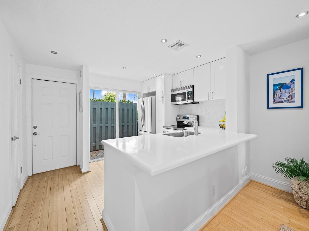 1989 Ne 15th Ave #1989 - Photo 6 of 25