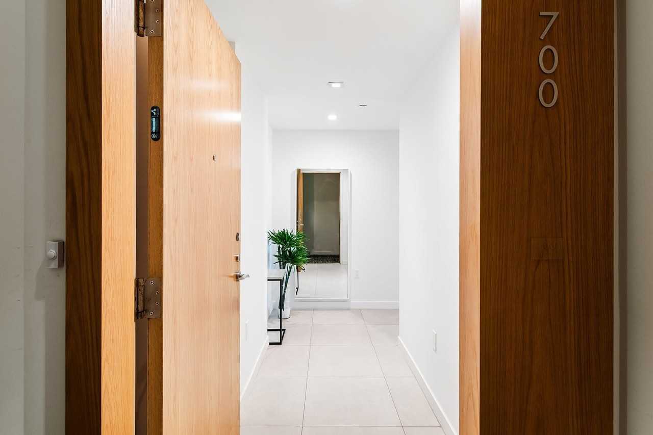 401 N Birch Rd #700 - Photo 2 of 33