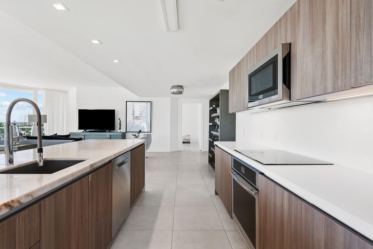 401 N Birch Rd #700 - Photo 6 of 33