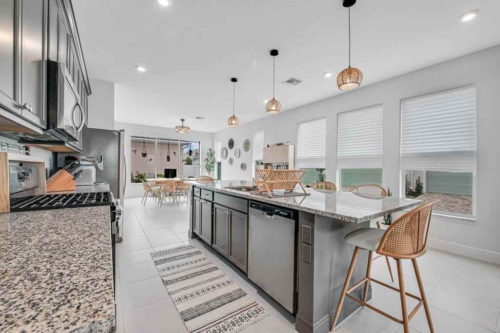 930 Sw Prairie Ave - Photo 2 of 50
