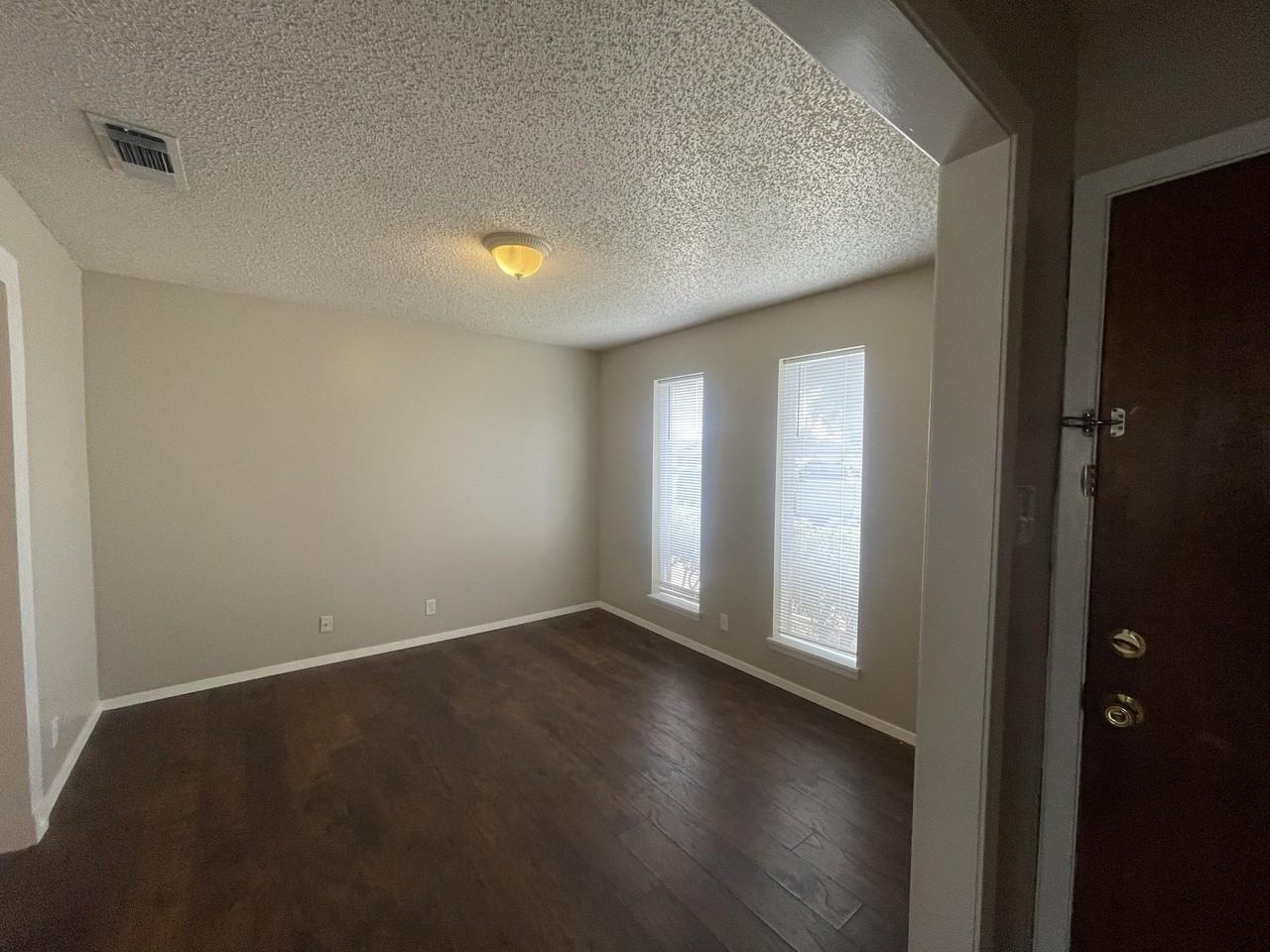 3618 Honeysuckle Ln - Photo 2 of 17