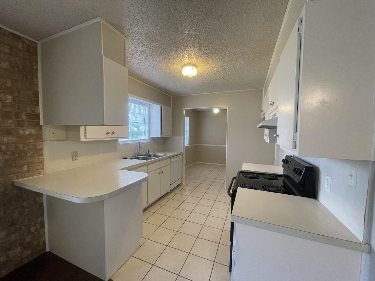 3618 Honeysuckle Ln - Photo 3 of 17