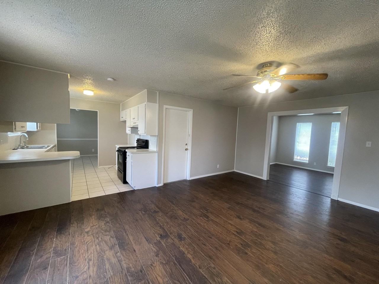 3618 Honeysuckle Ln - Photo 7 of 17