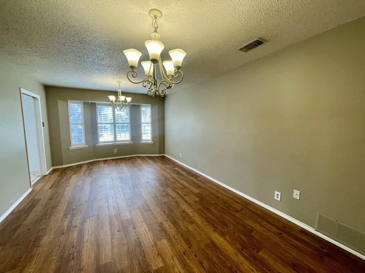 2930 Sierra Cir - Photo 4 of 23