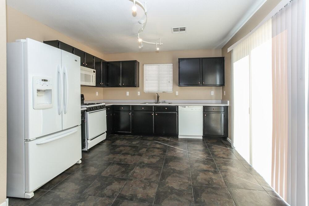 5536 La Pelusa St - Photo 5 of 26