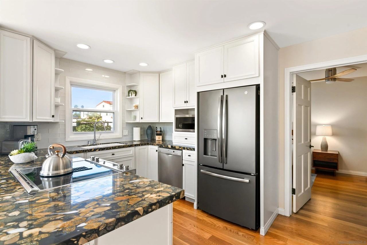 253 Gravilla St - Photo 6 of 34