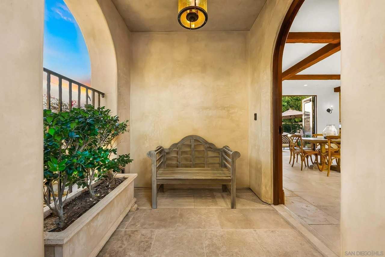 730 Stratford Ct - Photo 5 of 50