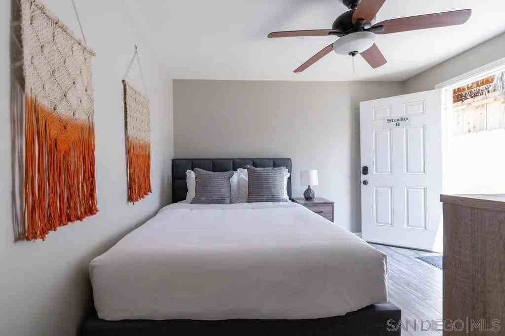 847 Beryl St - Photo 7 of 23