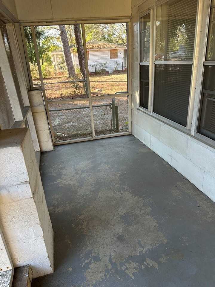 27 Webb Ave - Photo 2 of 15