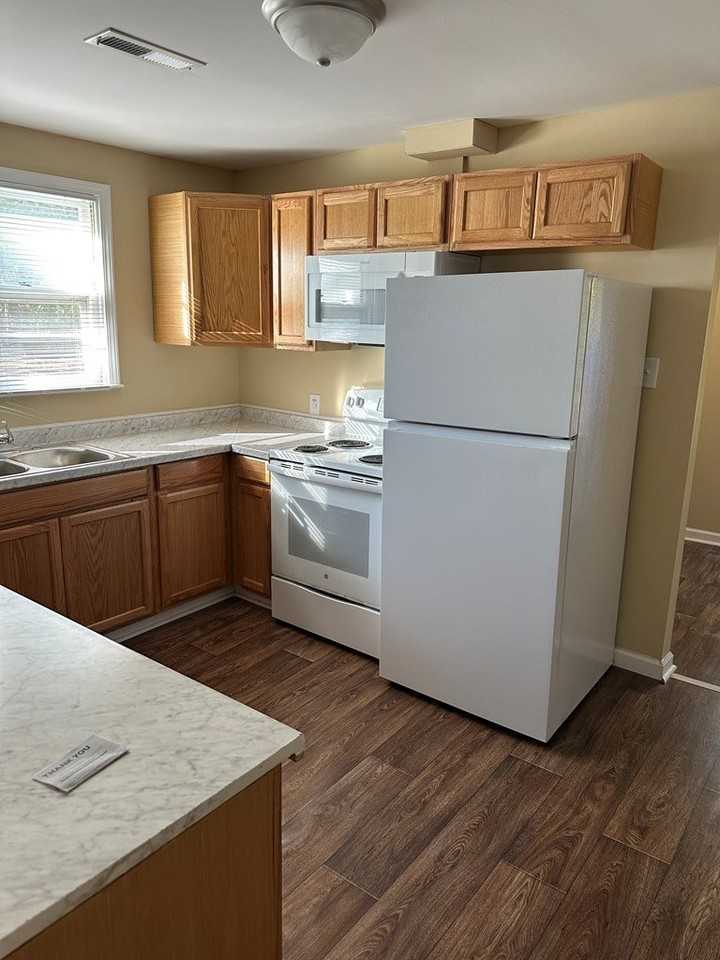 27 Webb Ave - Photo 5 of 15