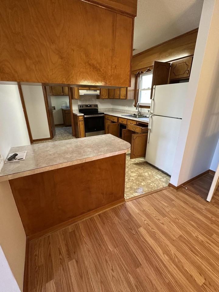 312 Sorin Cir - Photo 2 of 11