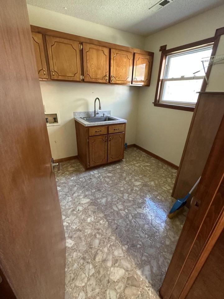 312 Sorin Cir - Photo 3 of 11