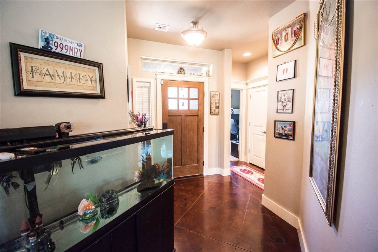 1114 E Connell Ave - Photo 4 of 35