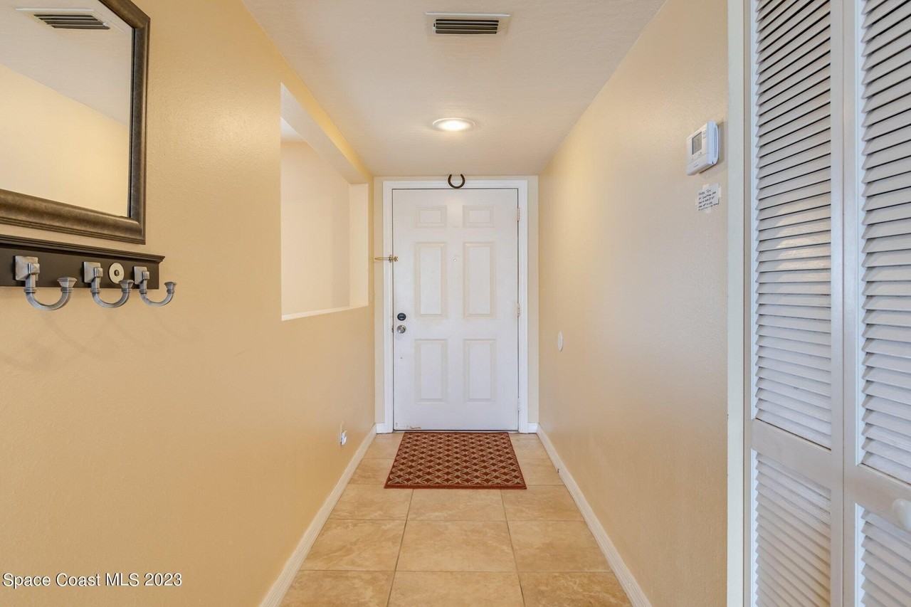 555 Harrison Ave Apt 402 - Photo 3 of 45