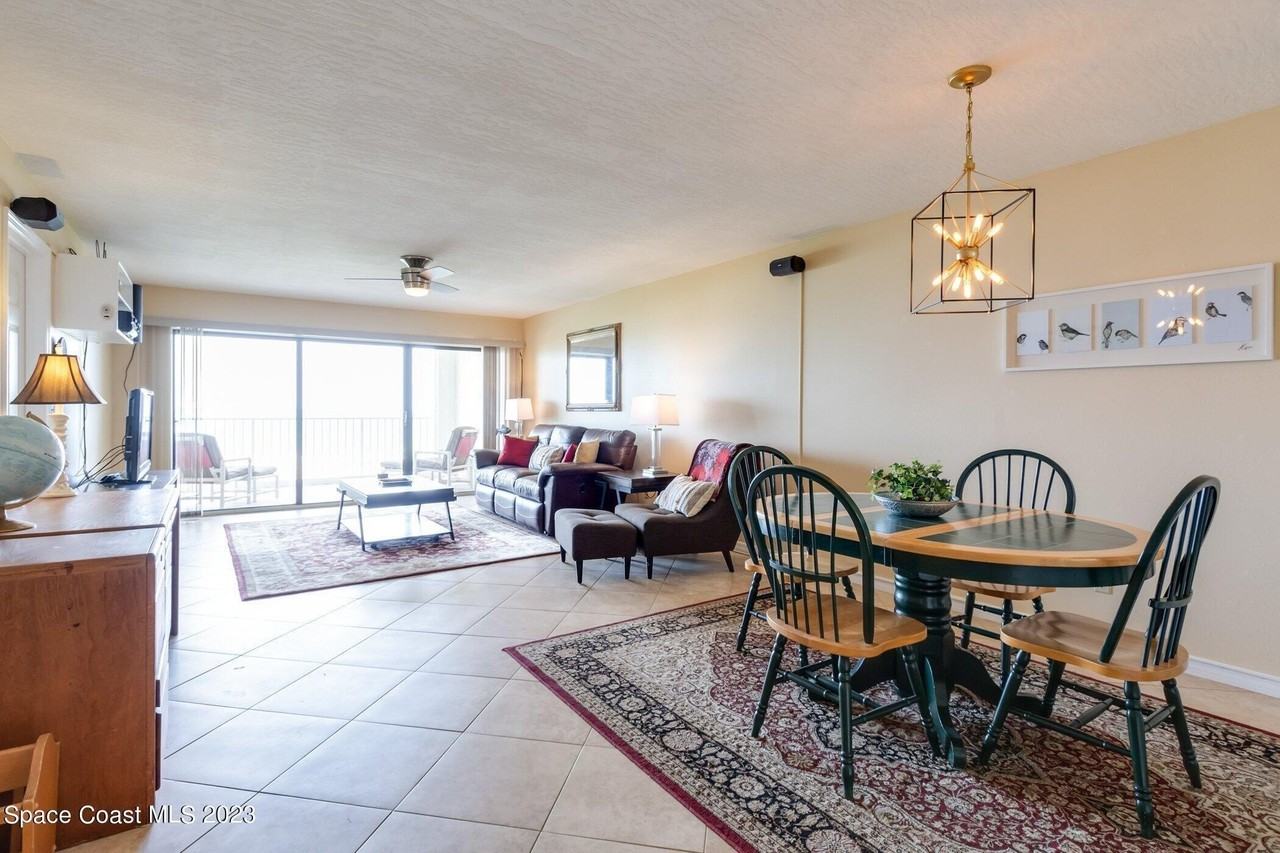 555 Harrison Ave Apt 402 - Photo 4 of 45