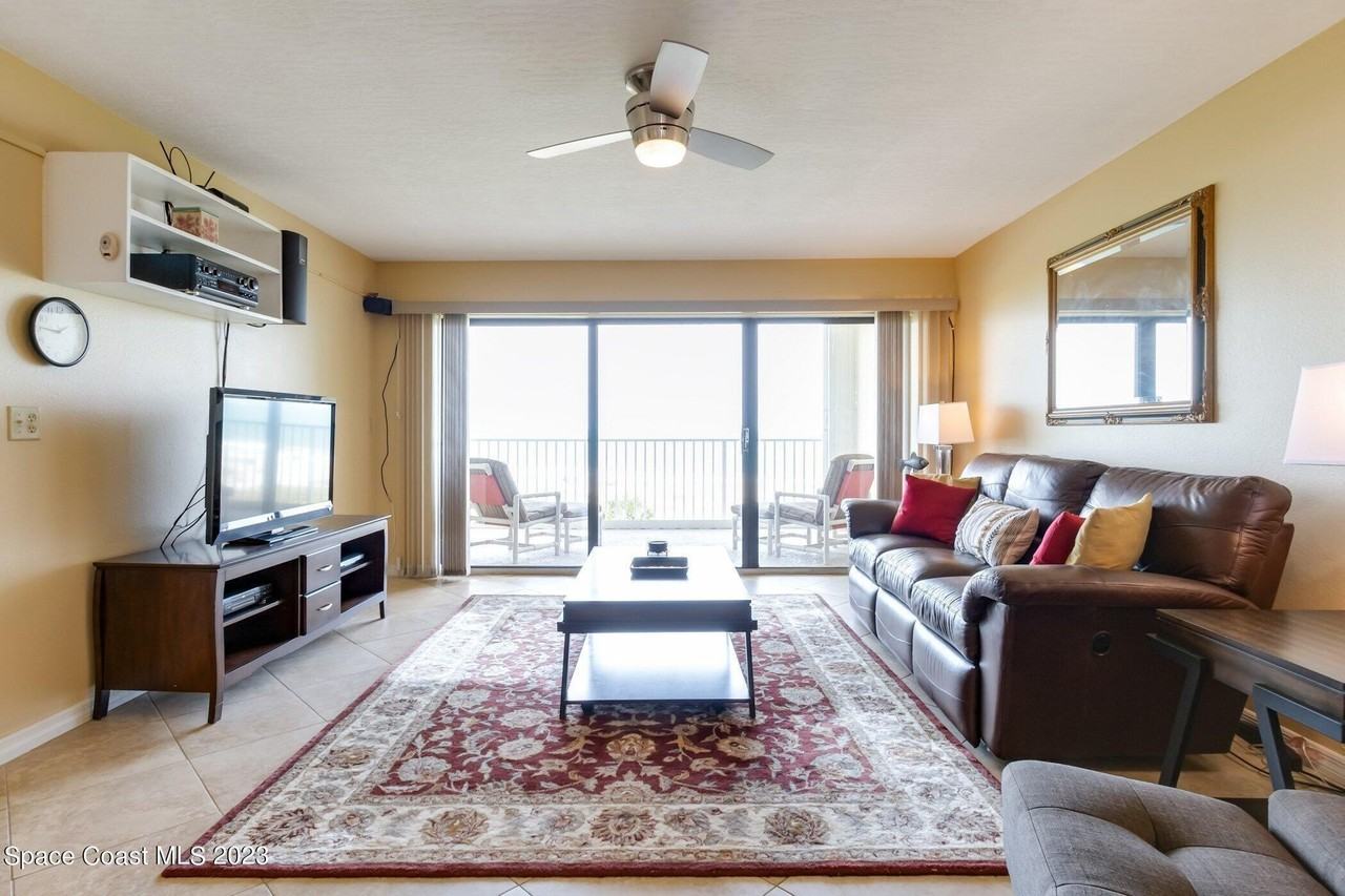 555 Harrison Ave Apt 402 - Photo 5 of 45