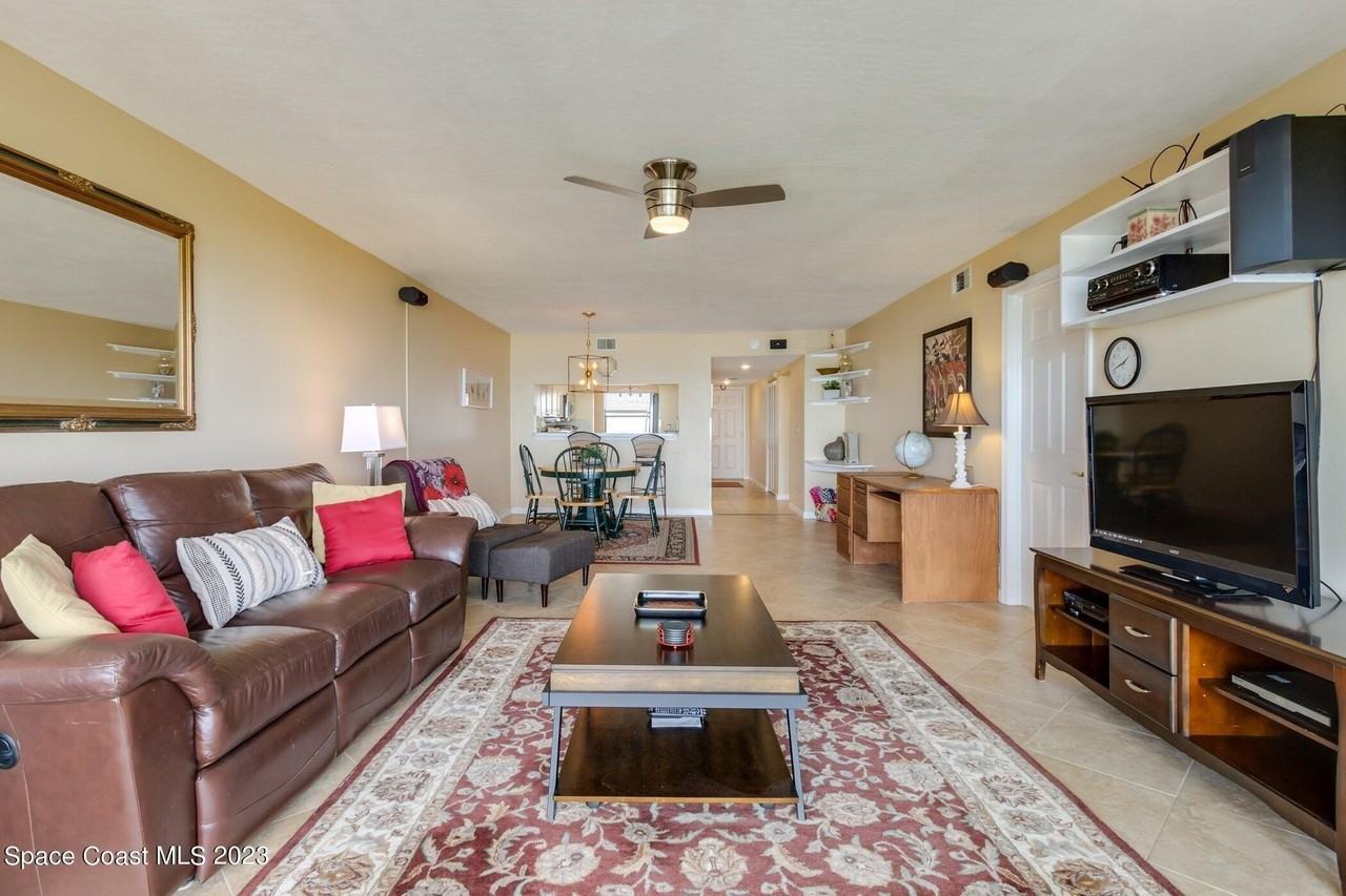 555 Harrison Ave Apt 402 - Photo 7 of 45