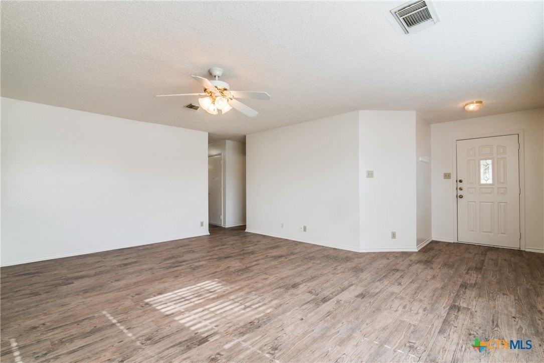 1078 Stone Trl - Photo 6 of 25