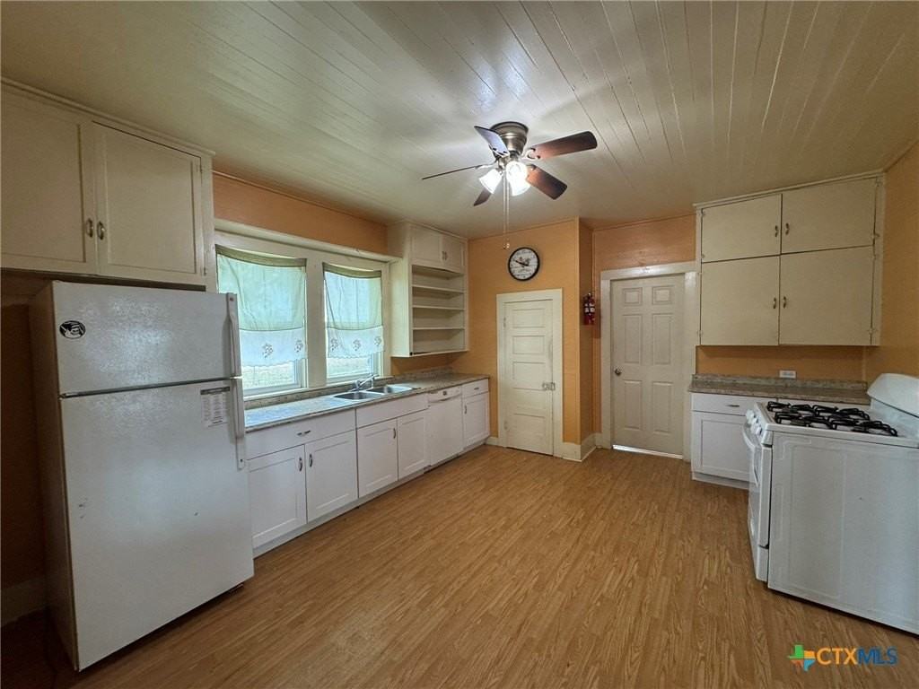 1451 Old Seguin Luling Rd - Photo 2 of 9