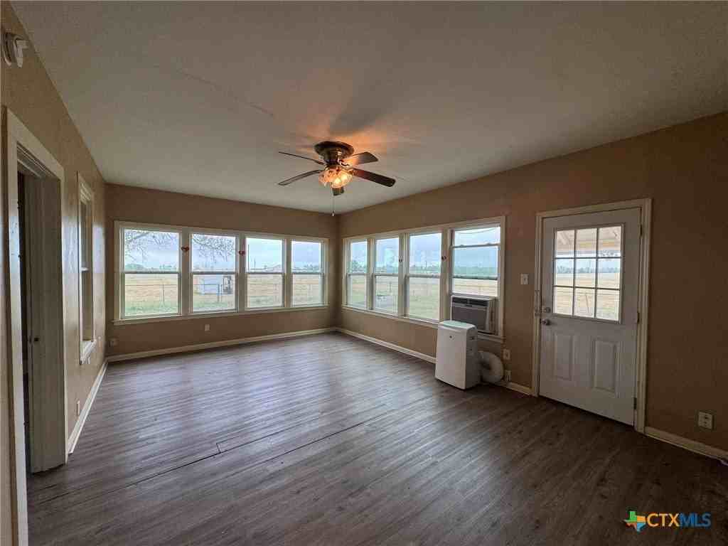 1451 Old Seguin Luling Rd - Photo 6 of 9