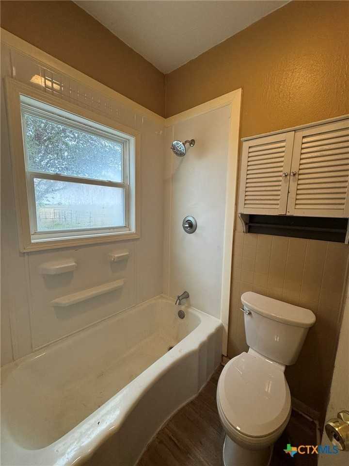 1451 Old Seguin Luling Rd - Photo 7 of 9