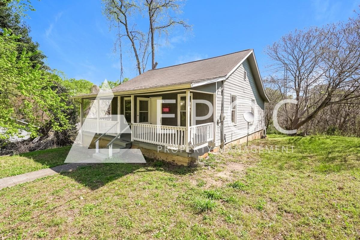 2427 Newark St - Photo 2 of 15