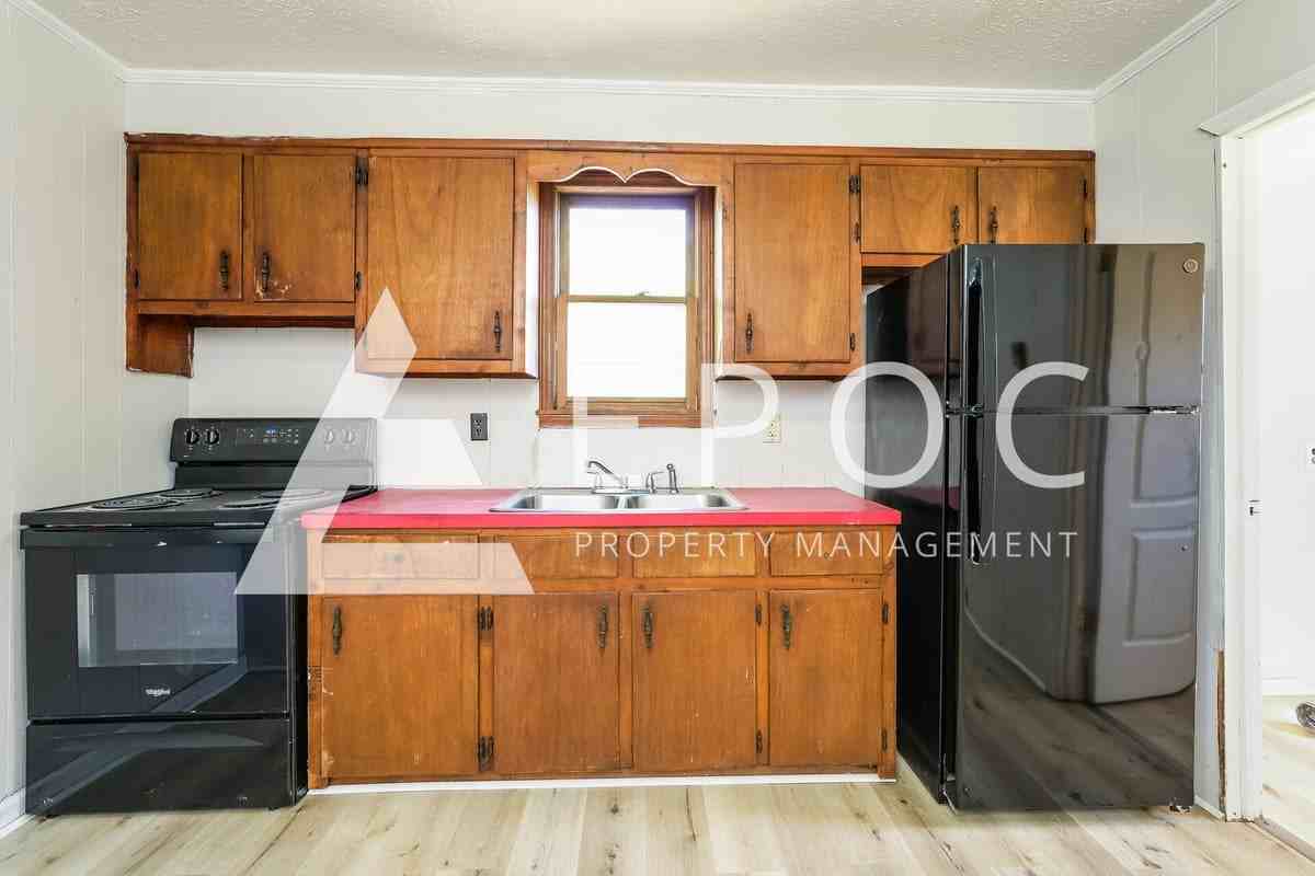 2427 Newark St - Photo 4 of 15