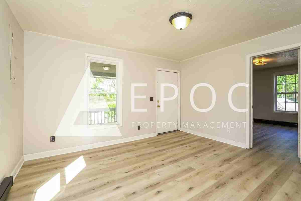 2427 Newark St - Photo 6 of 15