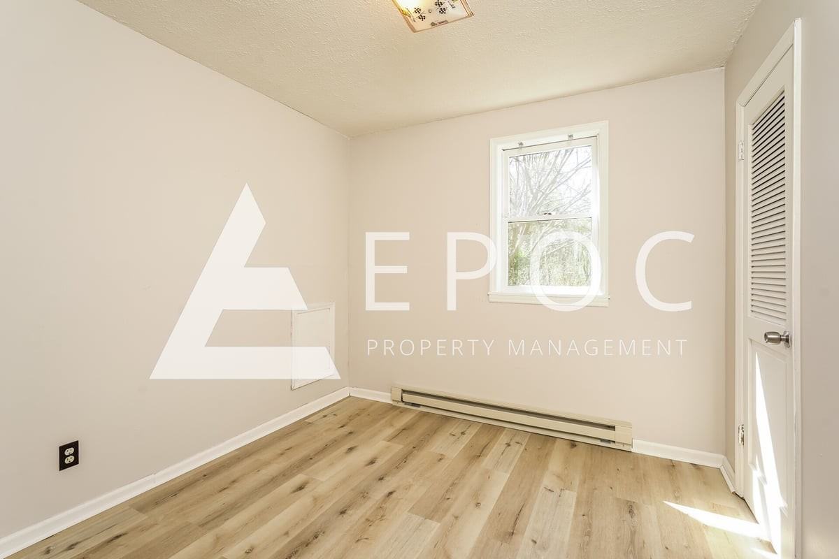 2427 Newark St - Photo 7 of 15