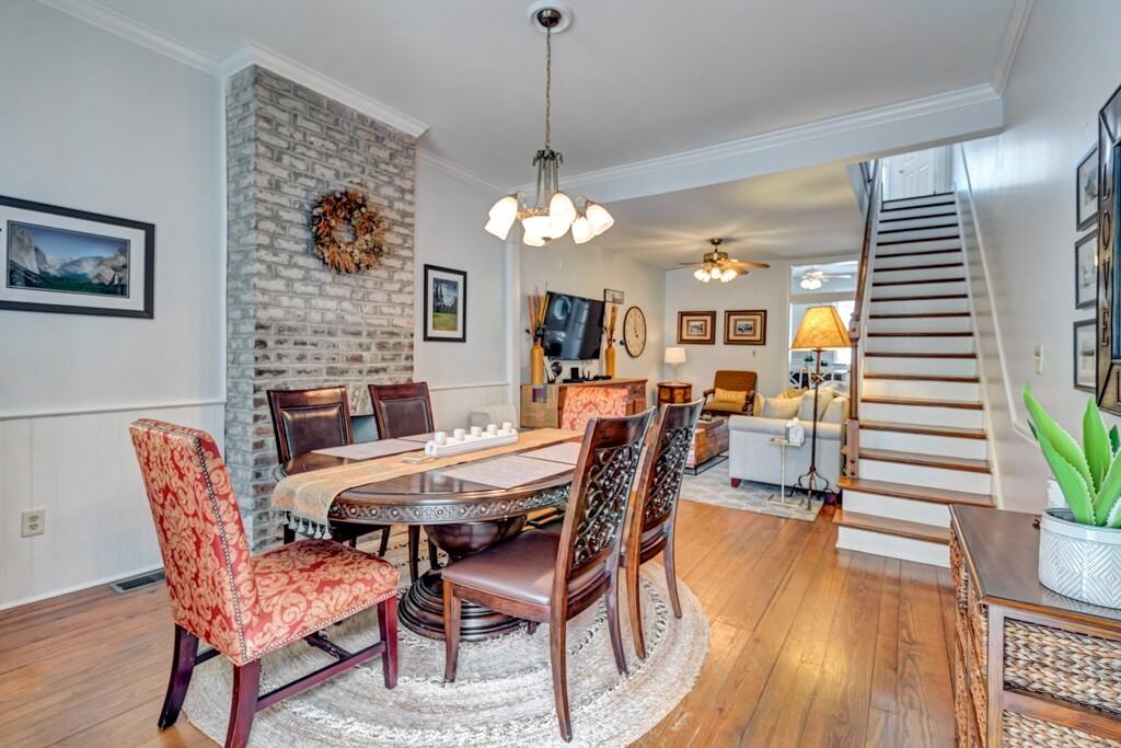 513 E Harris St - Photo 3 of 16