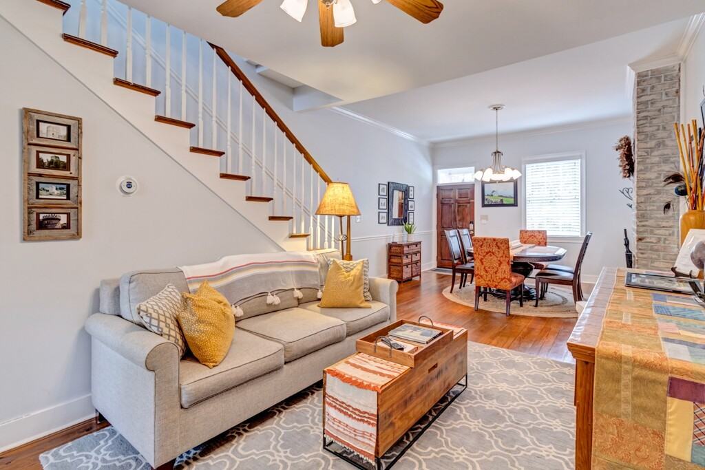 513 E Harris St - Photo 4 of 16