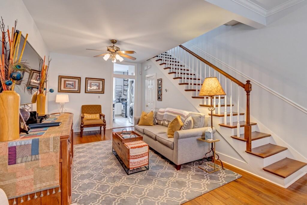 513 E Harris St - Photo 5 of 16