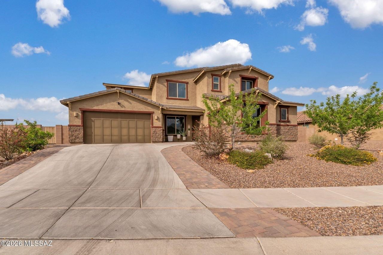 953 E Silver Ray Dr - Photo 2 of 36